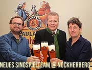 Stefan Betz, Andreas Steinfatt und RIchard Oehmann (v.links) stoßen auf den Nockherberg 2018 an (gFoto:Paulaner)